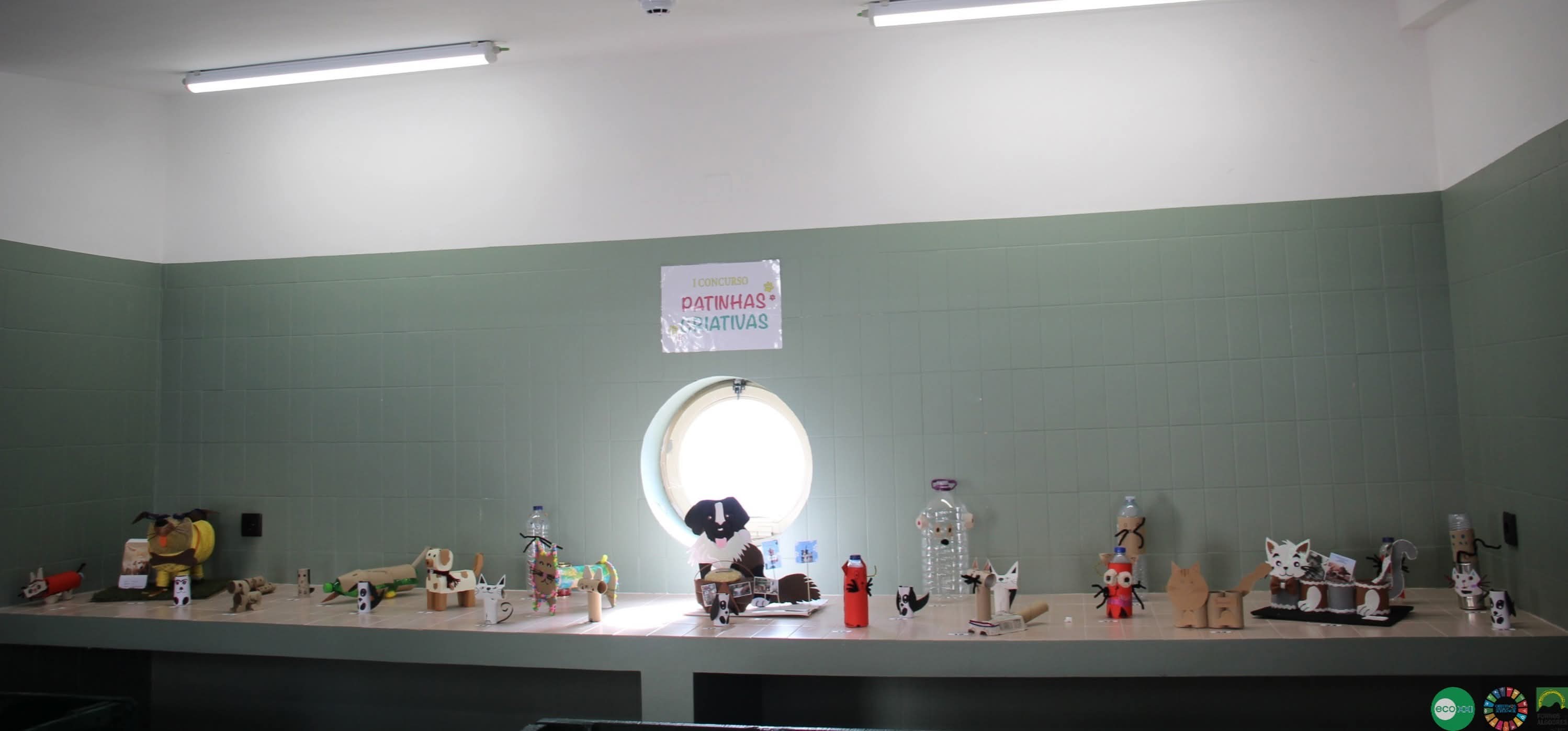 Aqui apresentamos o vasto conjunto de esculturas produzidas, por parte dos alunos, com recurso a materiais recicláveis.