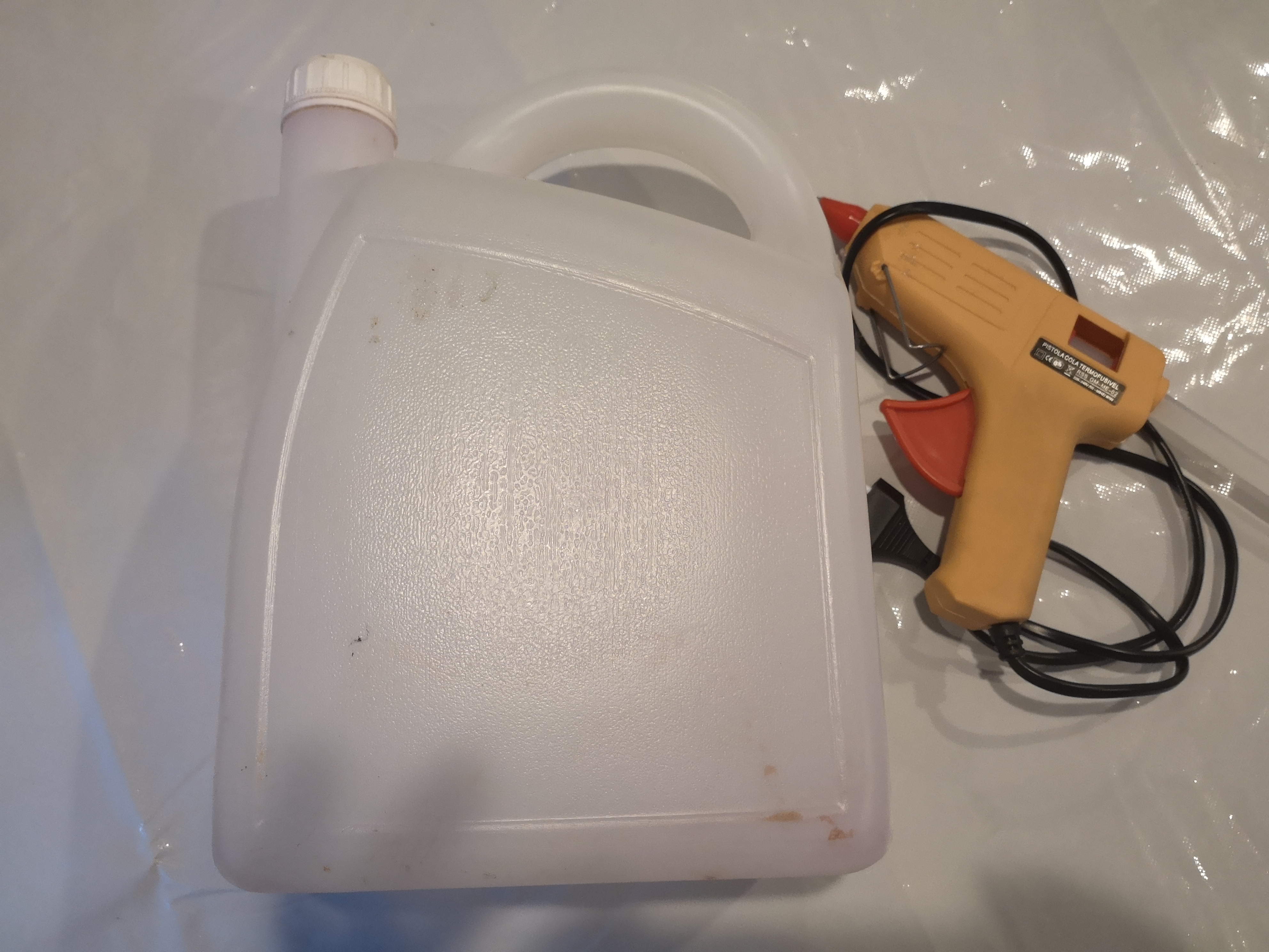 MATERIAL UTILIZADO - GARRAFÃO DO DETERGENTE
