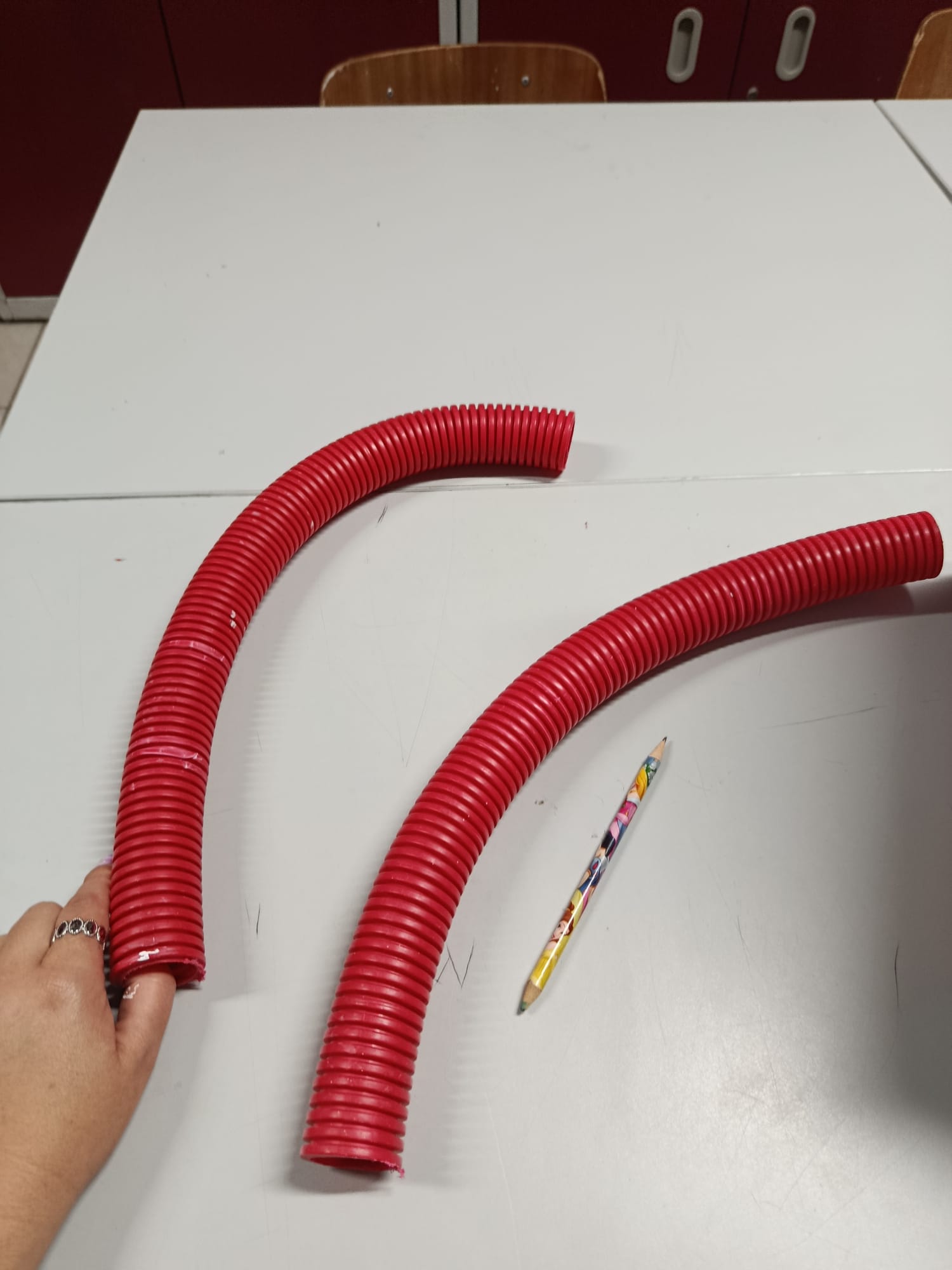 Reutilização de restos de manga corrugada.