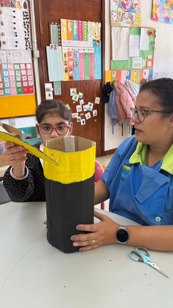 As várias etapas da construção do pilhão.