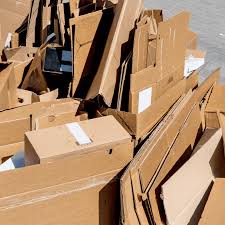 Do papelão ao pilhão- a partir de cartão existente na escola que estava destinado à reciclagem, deciciu-se dar corpo ao pilhão.